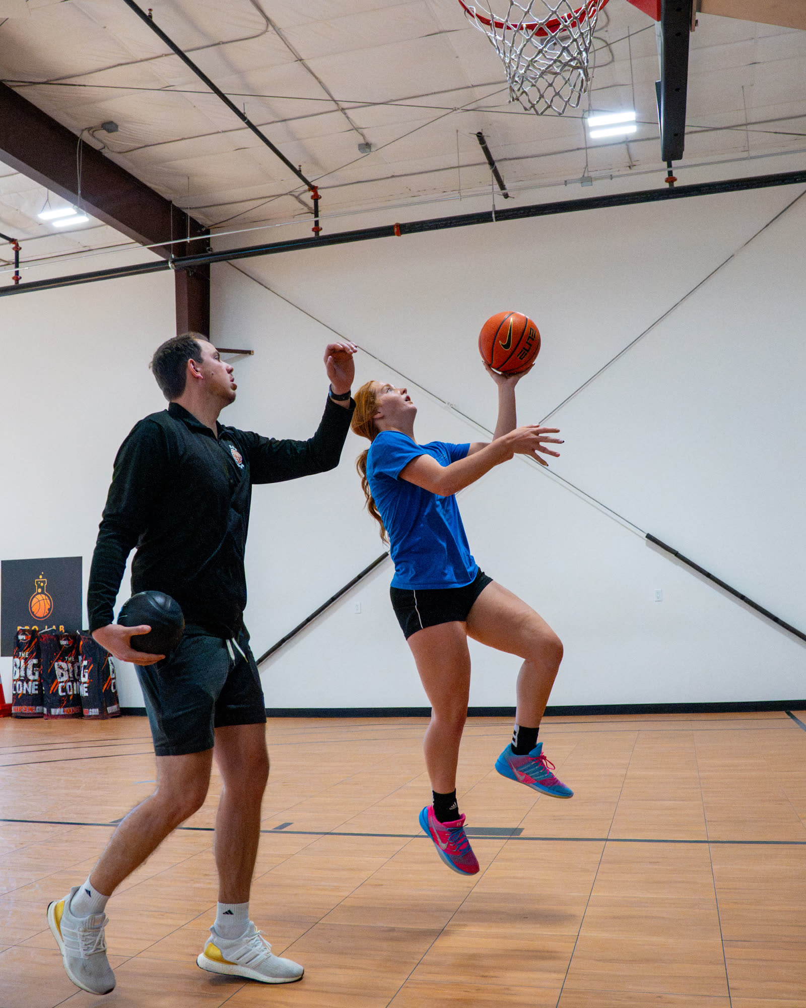 Coach contesting a layup in a 1-on-1 session
